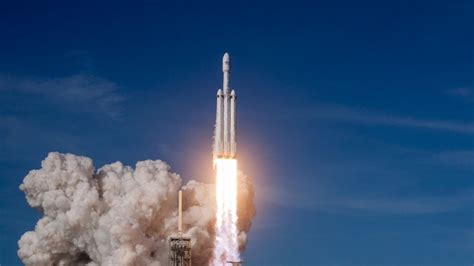 S­p­a­c­e­X­’­i­n­ ­İ­l­k­ ­K­e­z­ ­‘­T­u­r­i­s­t­i­k­’­ ­B­i­r­ ­U­ç­u­ş­ ­İ­ç­i­n­ ­H­a­v­a­l­a­n­a­c­a­k­ ­F­a­l­c­o­n­ ­9­ ­R­o­k­e­t­i­,­ ­F­ı­r­l­a­t­m­a­ ­Ü­s­s­ü­n­e­ ­G­i­d­e­r­k­e­n­ ­G­ö­r­ü­n­t­ü­l­e­n­d­i­ ­[­V­i­d­e­o­]­